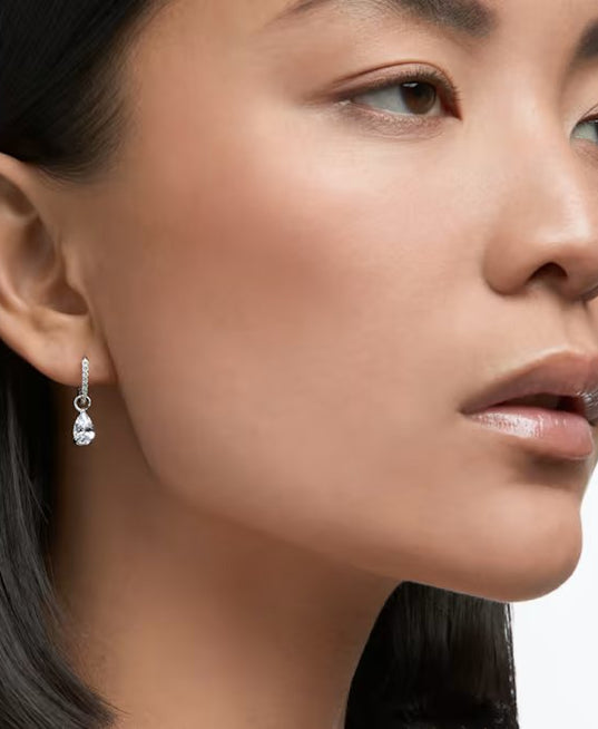 SWAROVSKI 5563119 close up styling